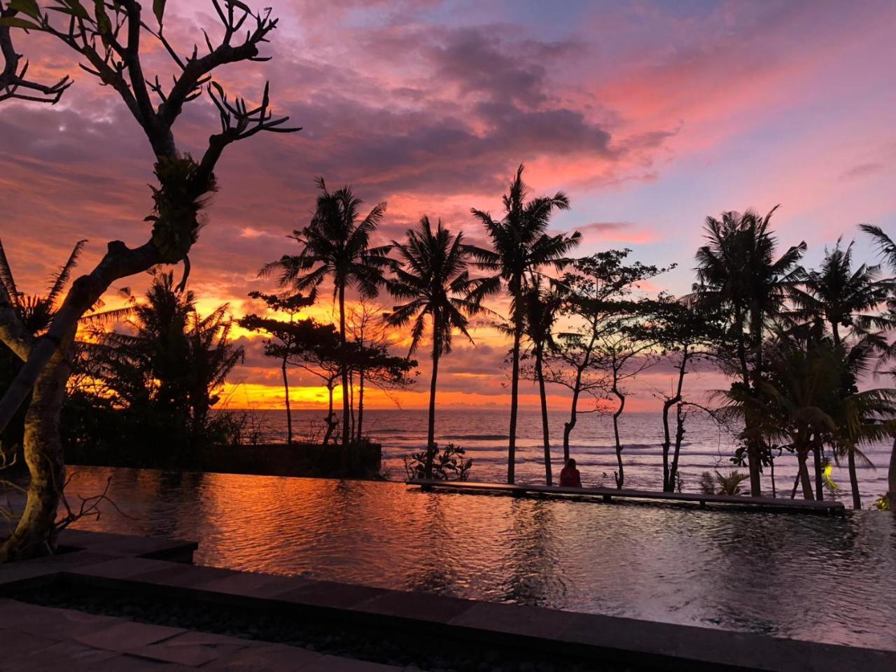 Bali Natha Beach Front Hotel Canggu  Exterior photo